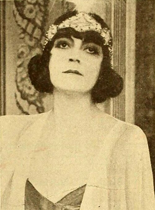 Asta Nielsen — Unknown authorUnknown author (Public domain) Asta Nielsen